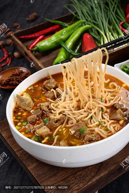 饸饹面 一碗面里的南北風(fēng)物，從陜北羊肉到江南牛肉