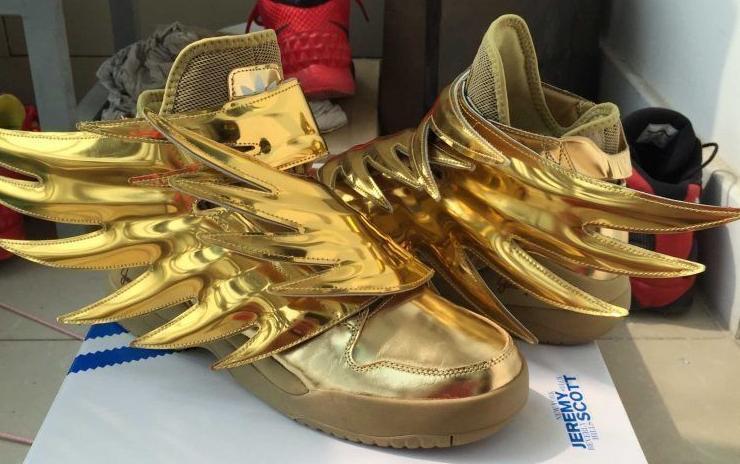 三葉草翅膀阿迪達(dá)斯 Jeremy Scott JS Wings 3.0 土豪金 發(fā)售時(shí)間與網(wǎng)絡(luò)熱度解析